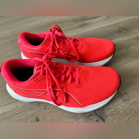 ASICS Kayano 30 - Picture 1 of 3